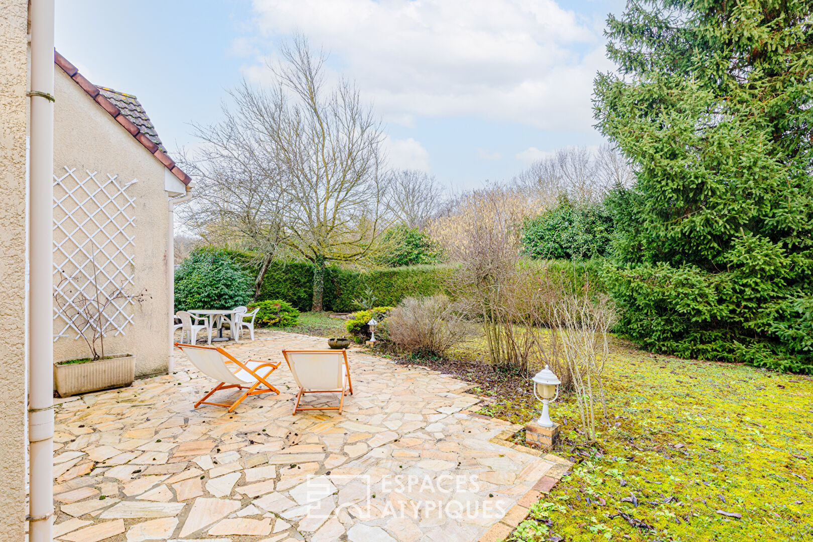 Volumes cathédrale et échappée verte : une signature architecturale à Cergy les Essarts