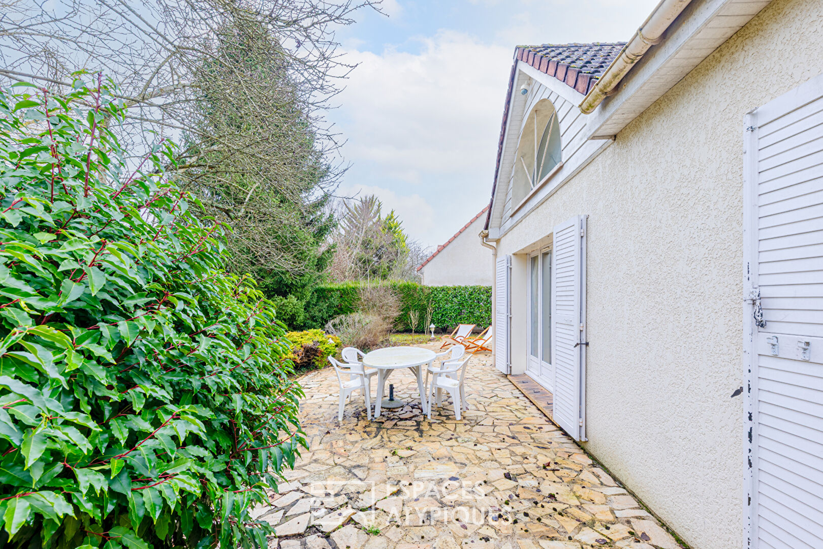 Volumes cathédrale et échappée verte : une signature architecturale à Cergy les Essarts