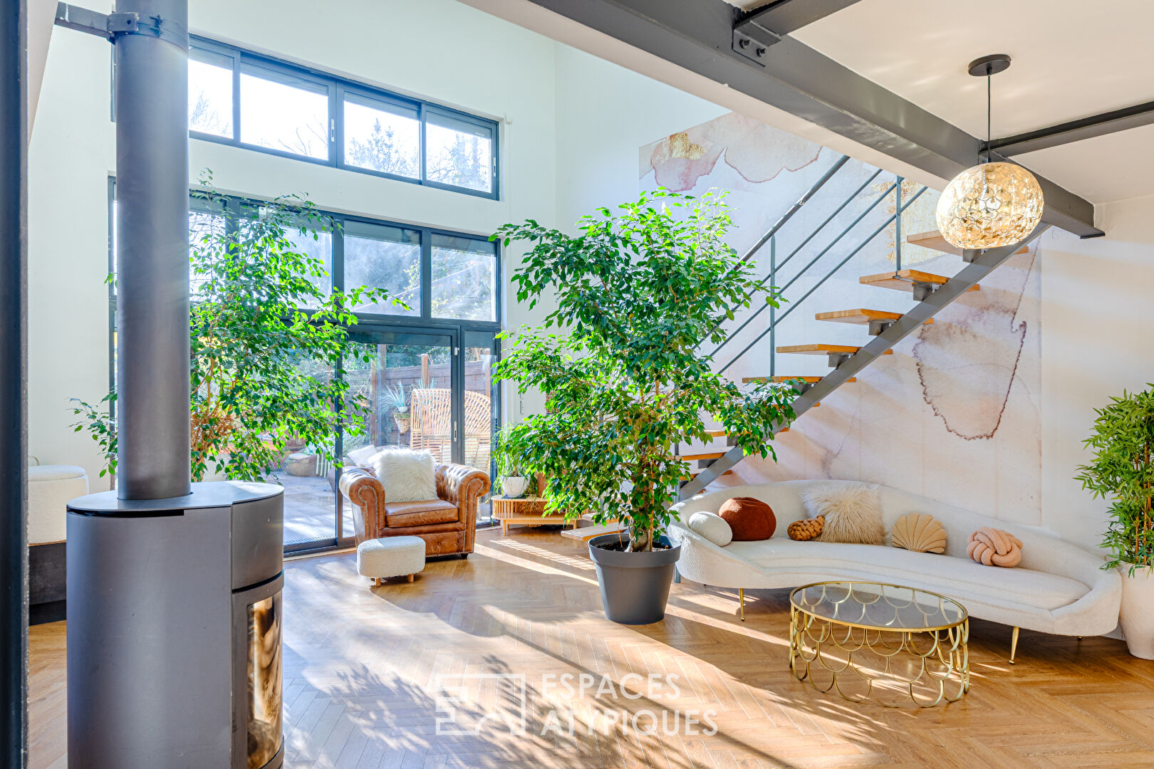 Héritage industriel ! Loft d&rsquo;exception entre ciel et verdure à Argenteuil