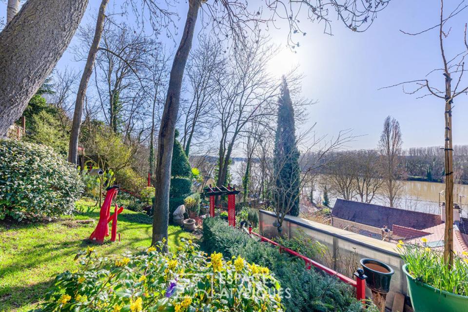 Demeure du XIXe vue Seine et jardin paysager à La Frette sur Seine