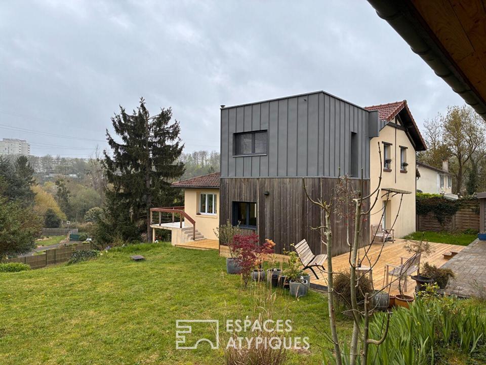 Dualité architecturale : Quand l'extension cubique sublime la tradition à Osny