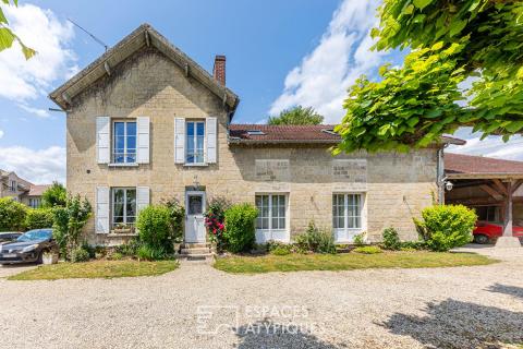 Ancienne école de village transformée en résidence familiale
