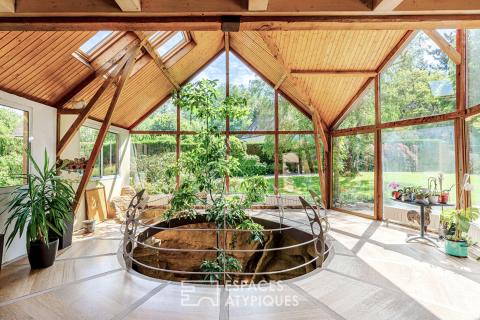 « L&rsquo;Inattendue » aux portes du Vexin: Une maison spectaculaire et sa piscine intérieure.