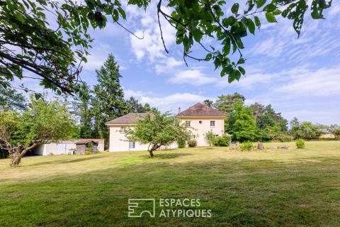 Ancien relais de chasse du XVIIIe siècle, et son parc verdoyant proche Chantilly