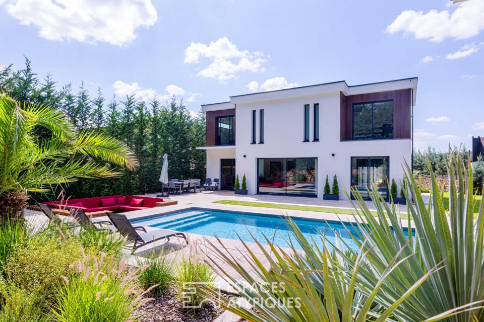 Villa d'architecte contemporaine de 2019, avec piscine et prestations d'exception à Montlignon