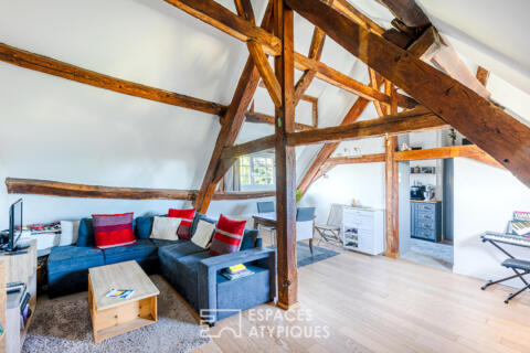 Esprit bohème et charme intemporel pour cet appartement niché dans un ancien prieuré à Livilliers