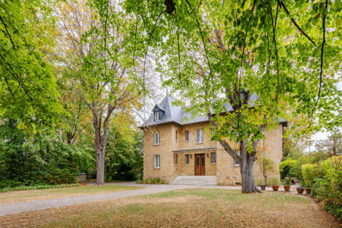 Demeure d&rsquo;exception de 1903, joyau architectural au coeur d&rsquo;un parc préservé à Cergy-Village