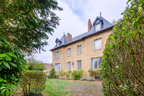 Demeure d&rsquo;exception de 1903, joyau architectural au coeur d&rsquo;un parc préservé à Cergy-Village