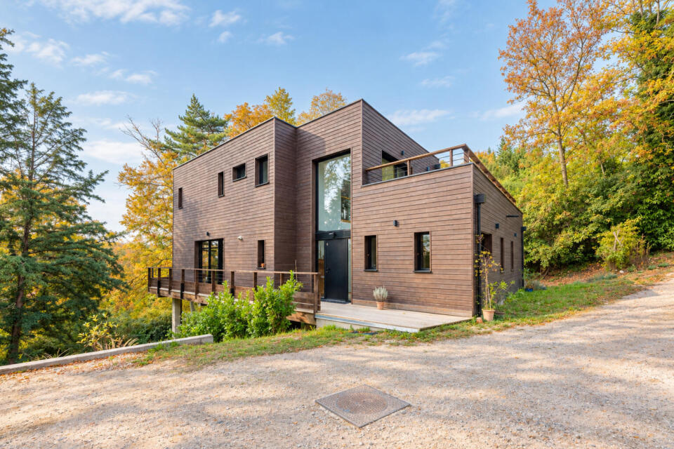Maison d'architecte suspendue au coeur de la nature à Champagne-sur-Oise