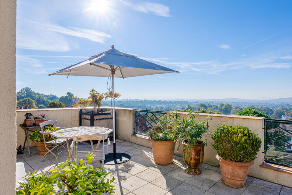 Penthouse d'exception, panorama sur Paris et noblesse de la pierre à Saint-Prix