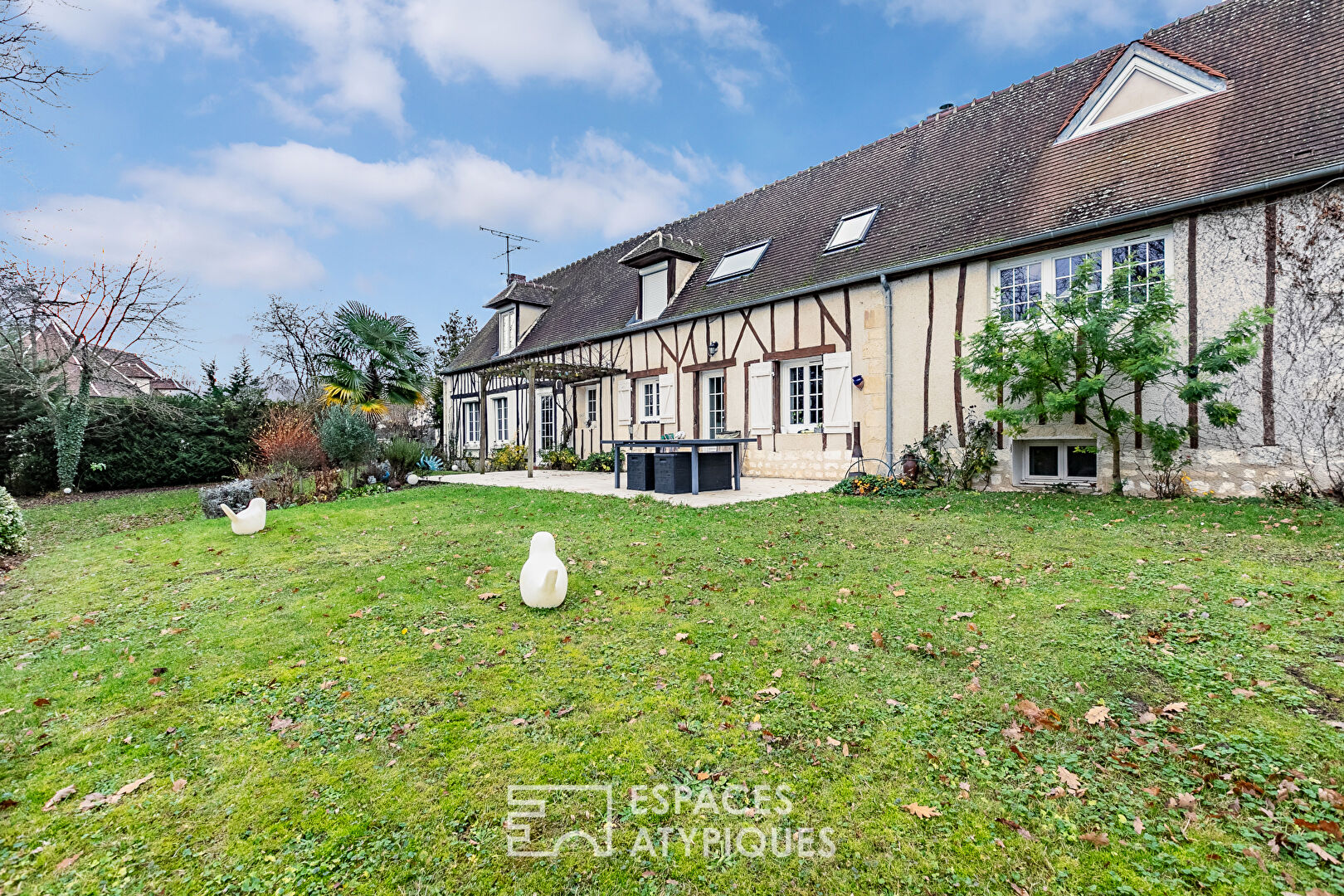Charmante longère en pierres et colombages avec jardin près de Compiègne