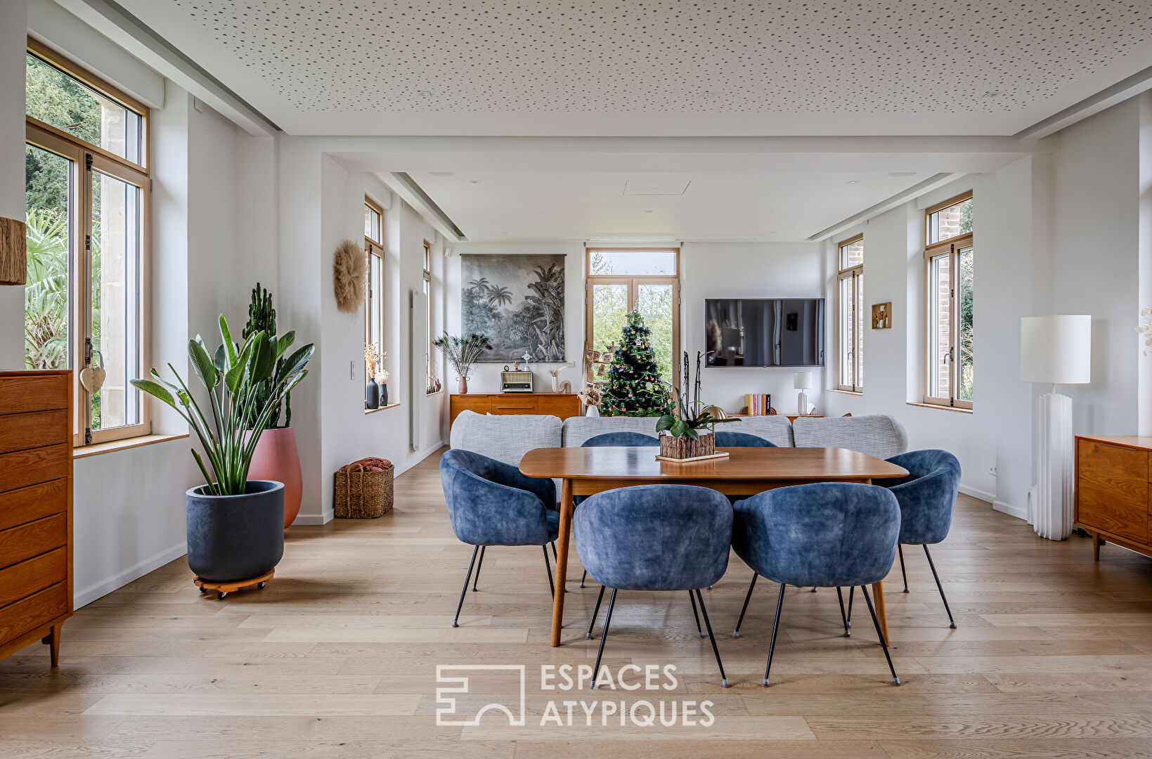 Élégante propriété bourgeoise au fil de l&rsquo;eau, aux portes d&rsquo;Amiens Sud avec piscine et gîtes