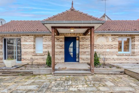 Maison style loft avec belle piscine et garage