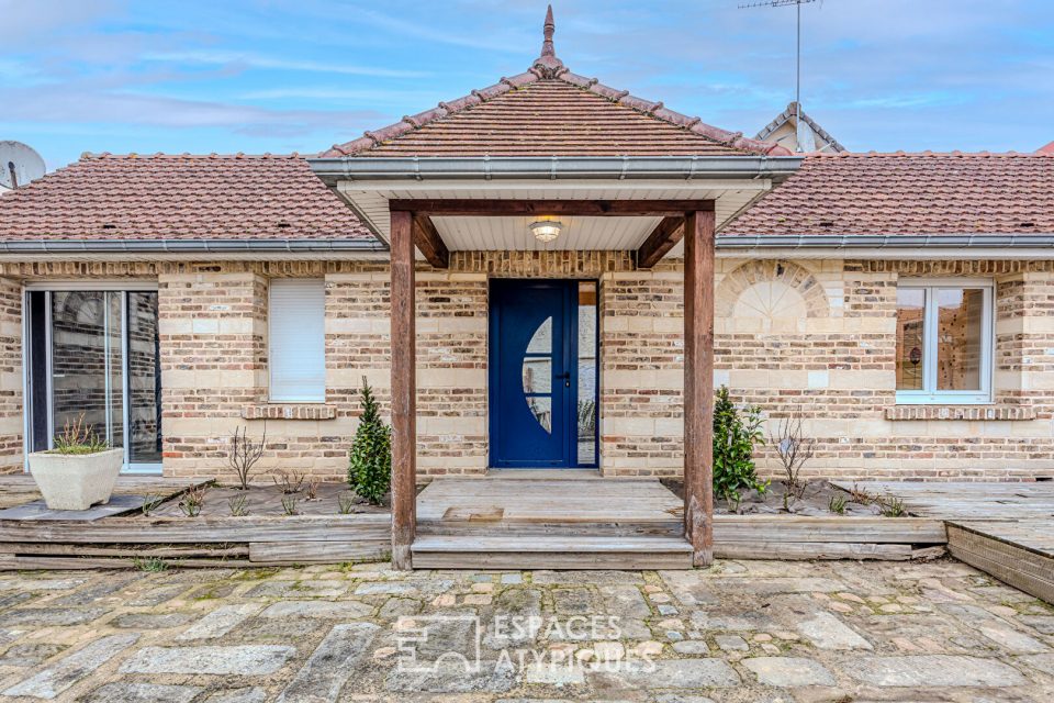 Maison style loft avec belle piscine et garage
