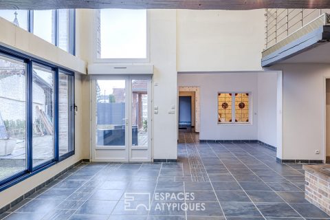 Maison style loft avec belle piscine et garage