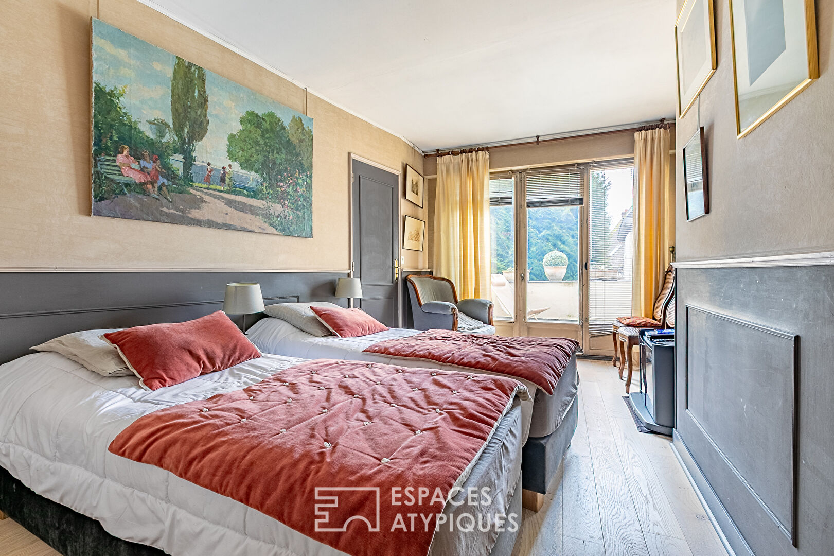 Authentique maison de ville avec terrasse en centre historique de Senlis