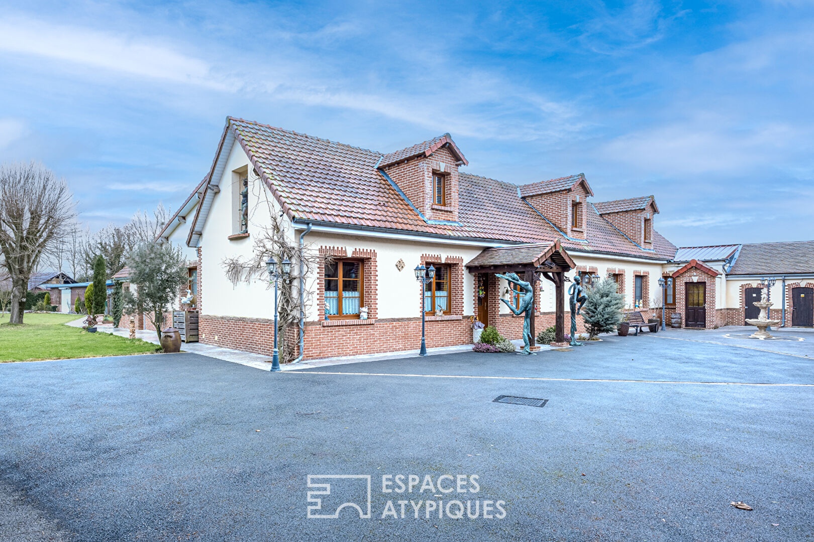 Propriété rénovée et ses dépendances proche de la côte Picarde