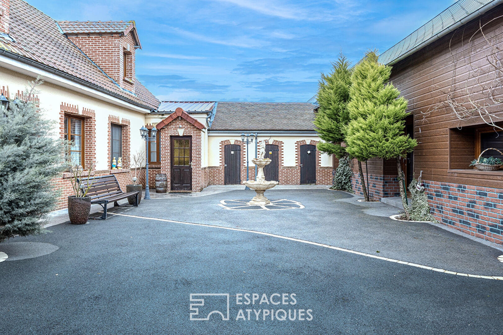 Propriété rénovée et ses dépendances proche de la côte Picarde