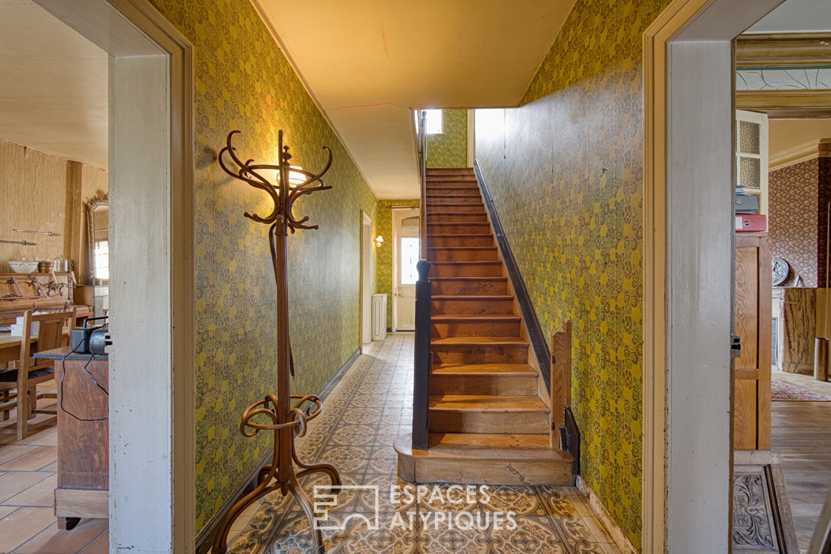 Corps de ferme à réinventer et vaste grange de caractère à l&rsquo;Est d&rsquo;Amiens