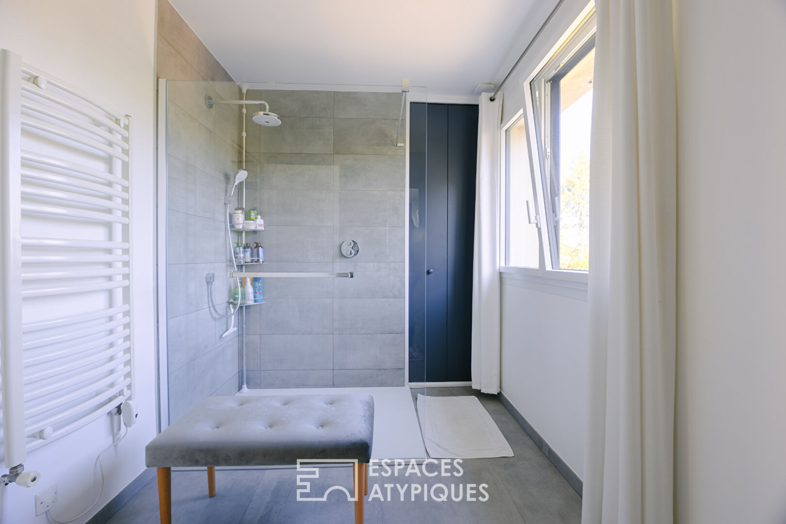 Maison contemporaine avec spa, jardin, cinéma, à Saint-Fuscien