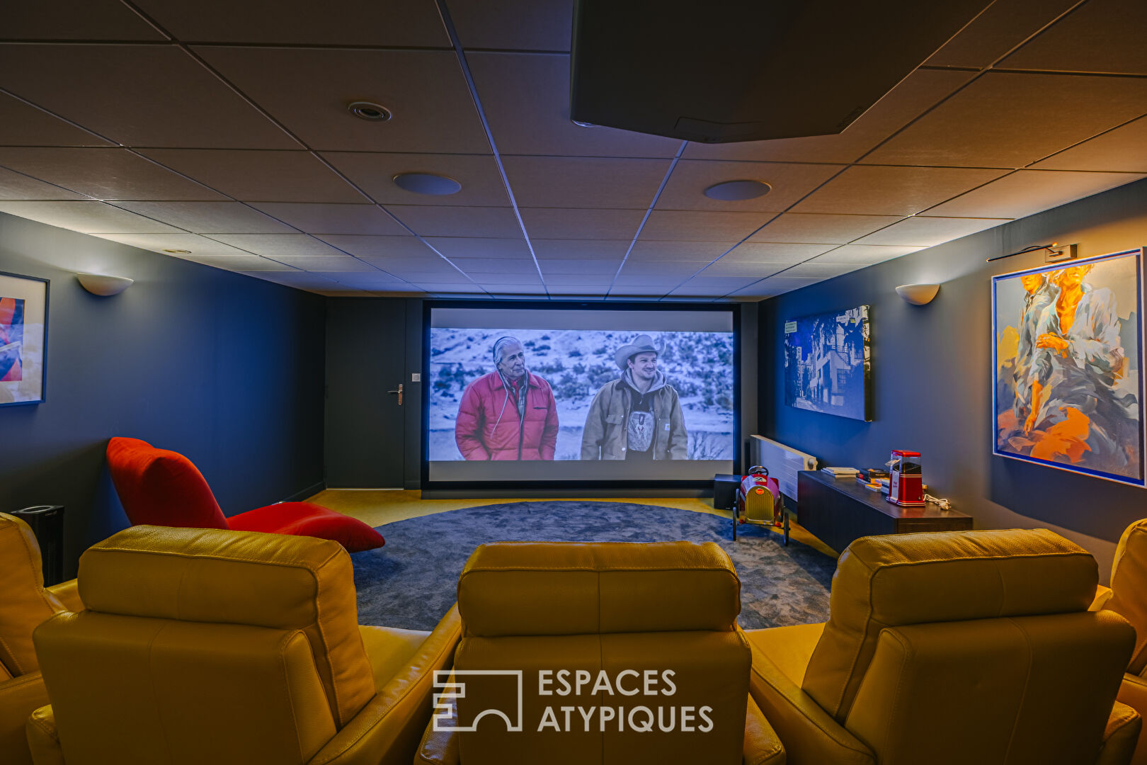 Maison contemporaine avec spa, jardin, cinéma, à Saint-Fuscien