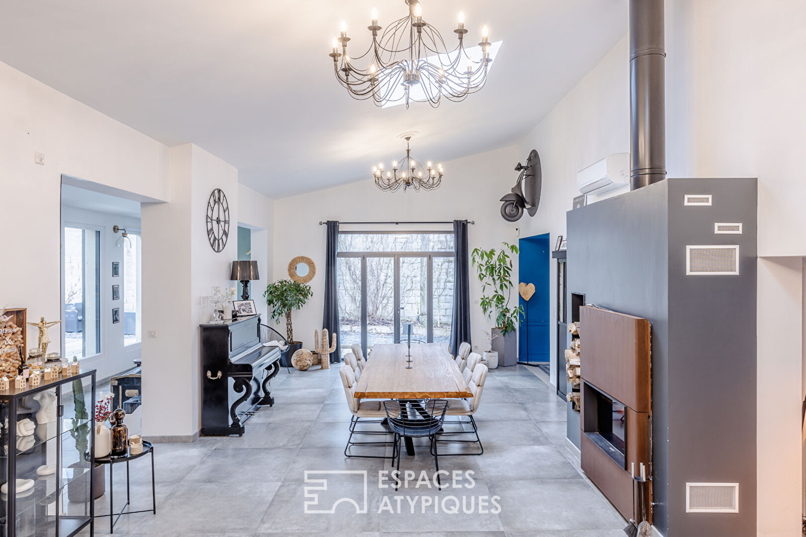 Loft de caractère dans une ancienne salle des fêtes, à deux pas de la ville
