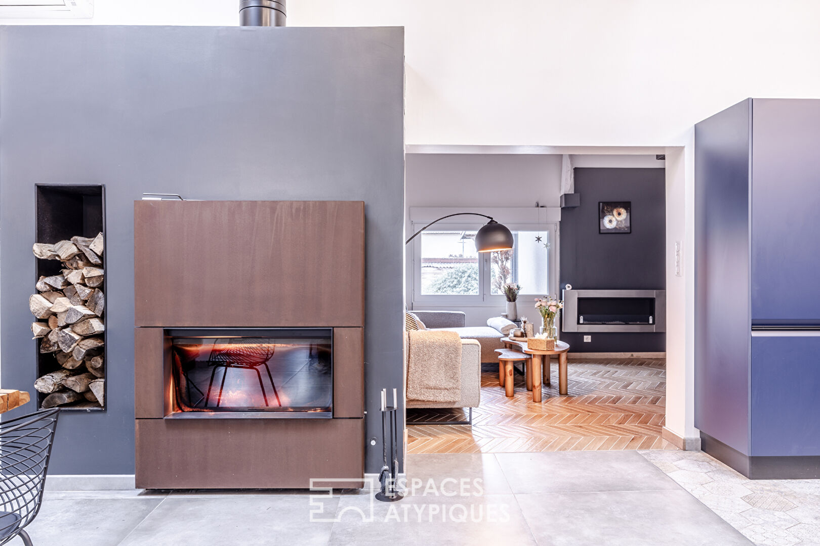 Loft de caractère dans une ancienne salle des fêtes, à deux pas de la ville