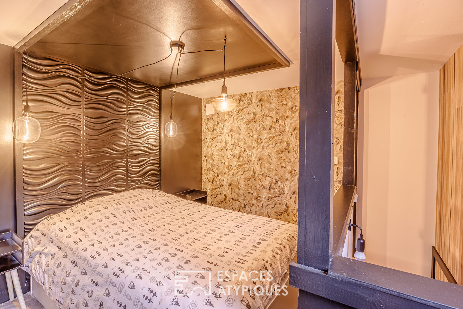 Loft de caractère dans une ancienne salle des fêtes, à deux pas de la ville