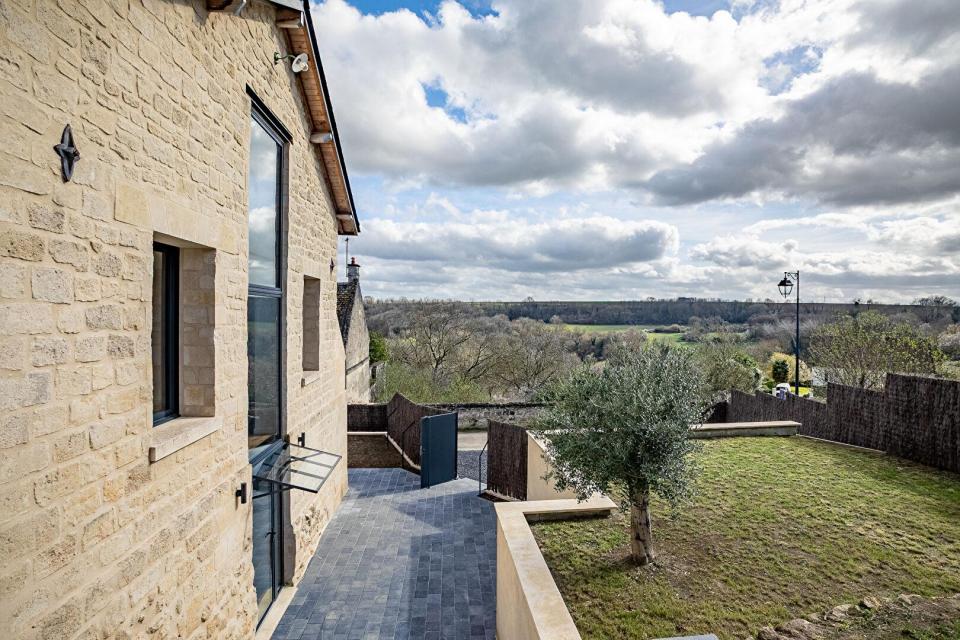 Maison ancienne rénovée en pierres et ardoises avec jardin et vue proche Soissons