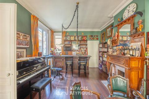 Belle maison de caractère avec jardin, dépendances et grande cave à vins voutée.