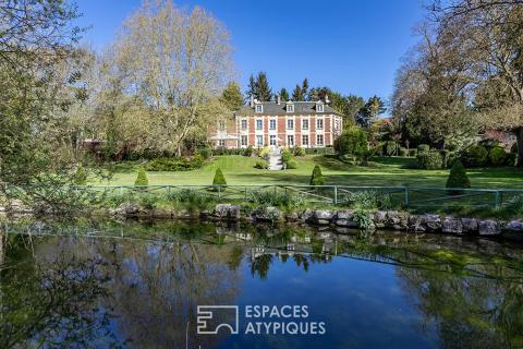 Elégante demeure XIXème en briques et pierres dans un cadre enchanteur avec vue