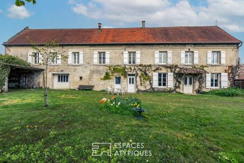 Grande longère familiale en pierre de taille avec jardin près de Crépy-en-Valois