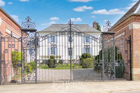 Maison de maître du XIXe siècle avec dépendances et jardin intimiste à proximité d&rsquo;Amiens
