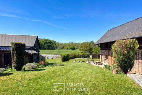 Maison avec gîte aménagé dans une grange à colombages et dépendances, proche Amiens