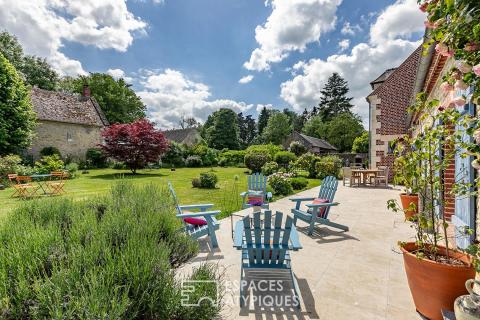 Longère rénovée avec jardin et dépendances dans village recherché proche de Pronleroy