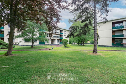 Large renovated apartment in a sought-after residence in the immediate vicinity of Chantilly