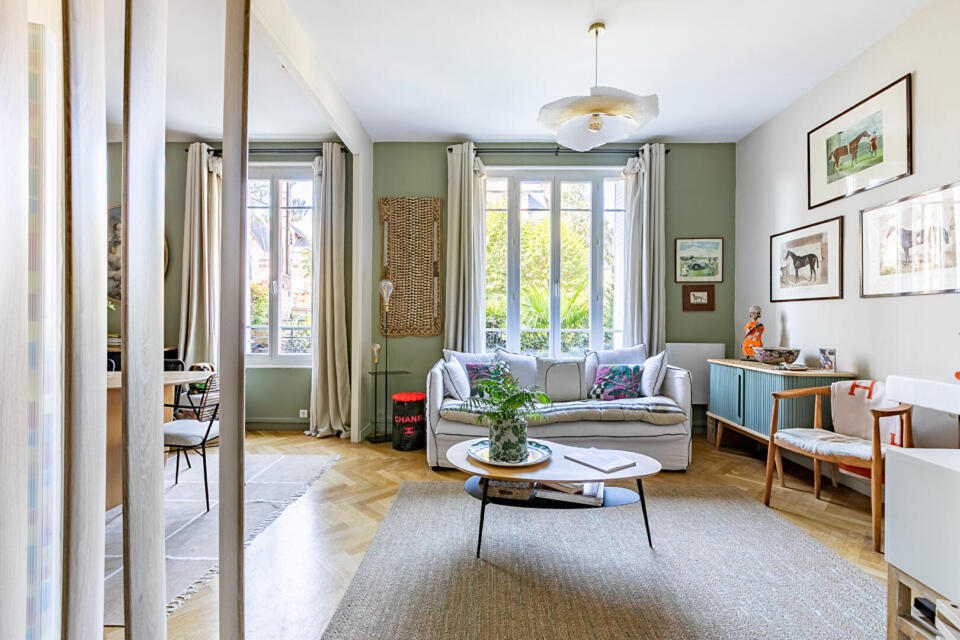 Appartement rénové avec terrasse et jardin proche de la gare de Chantilly