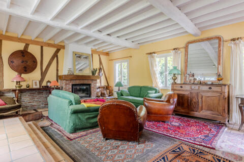 Maison de campagne avec jardin arboré à l&rsquo;abri d&rsquo;une porte cochère, dans l&rsquo;Oise