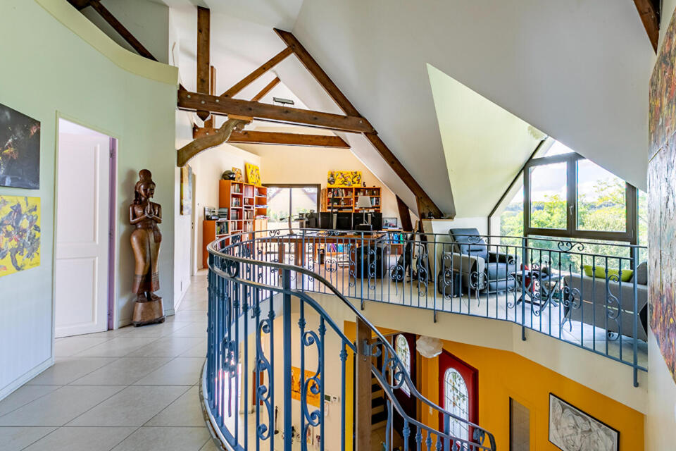 Maison d'architecte dans son écrin de verdure