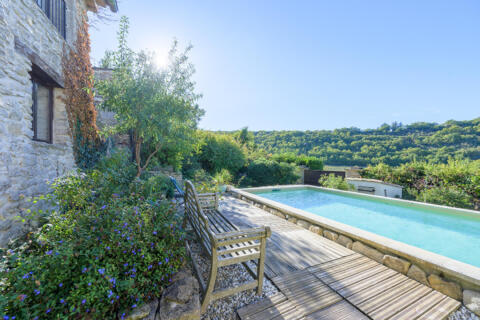 Deux maisons et un jardin comme un tableau dans le Luberon