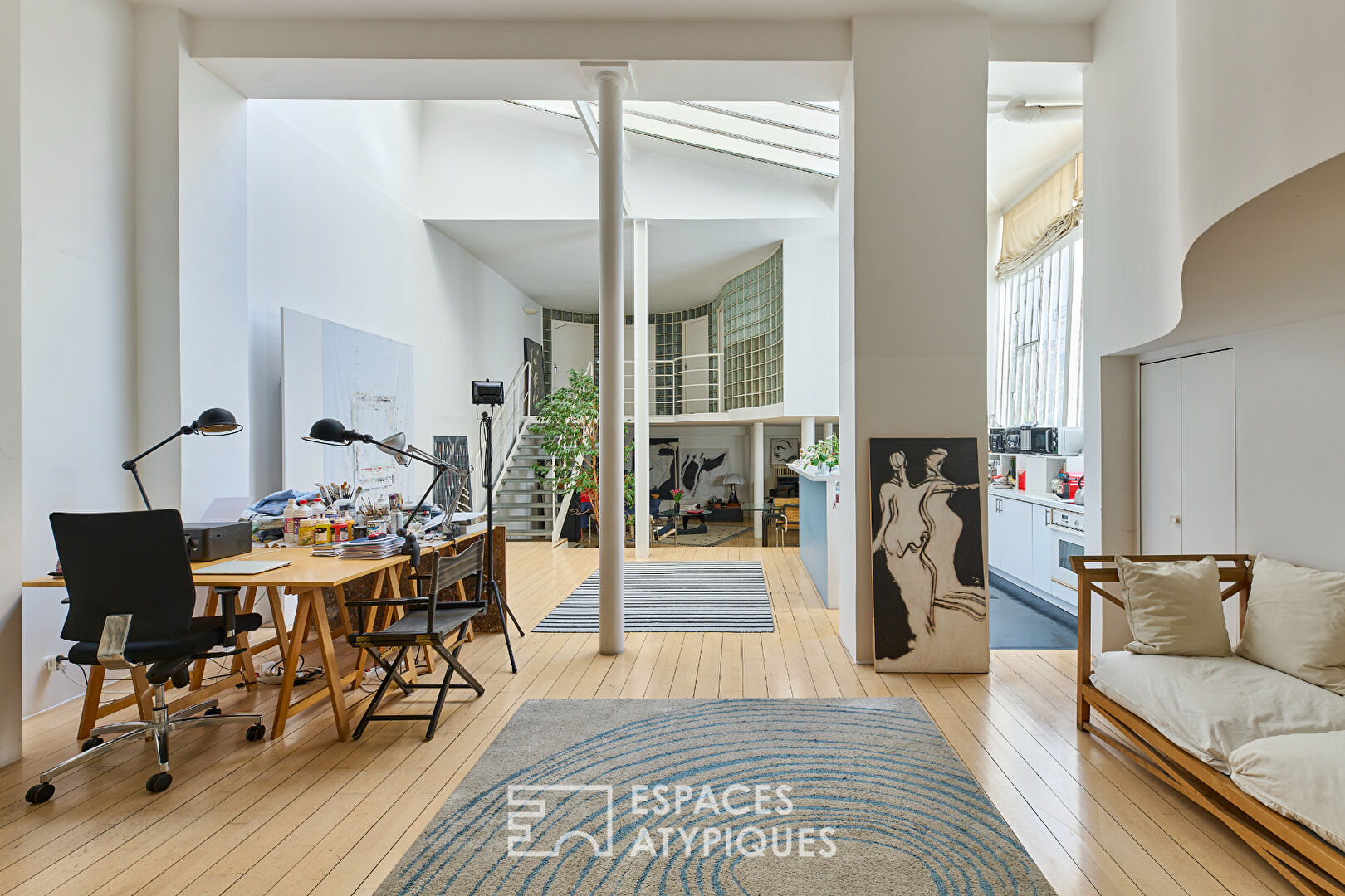 Loft with terrace in Ménilmontant
