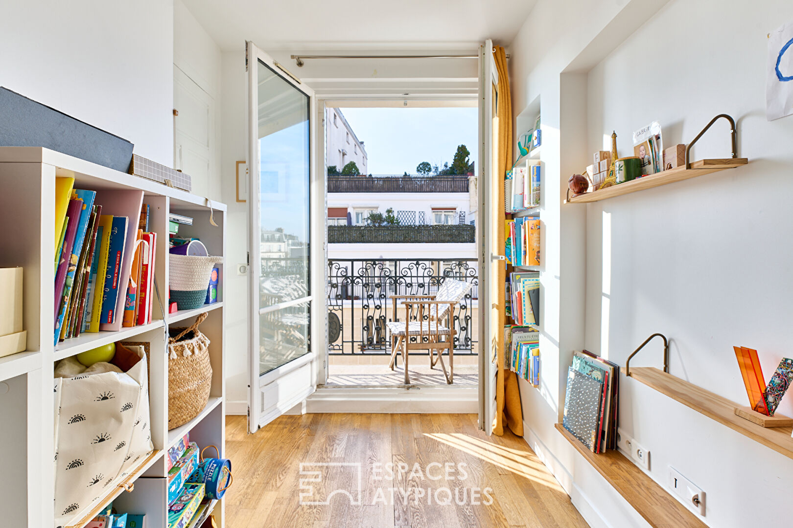Bright apartment at the top of an Art Deco building