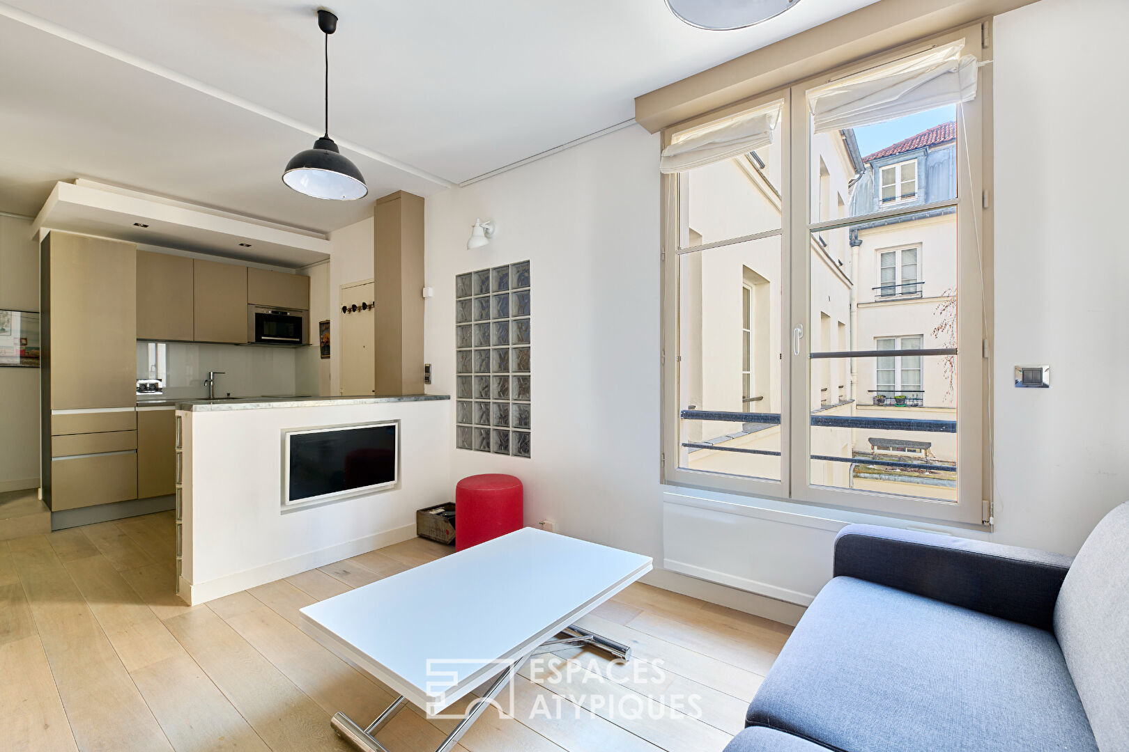 Apartment in a hidden courtyard in the Marais