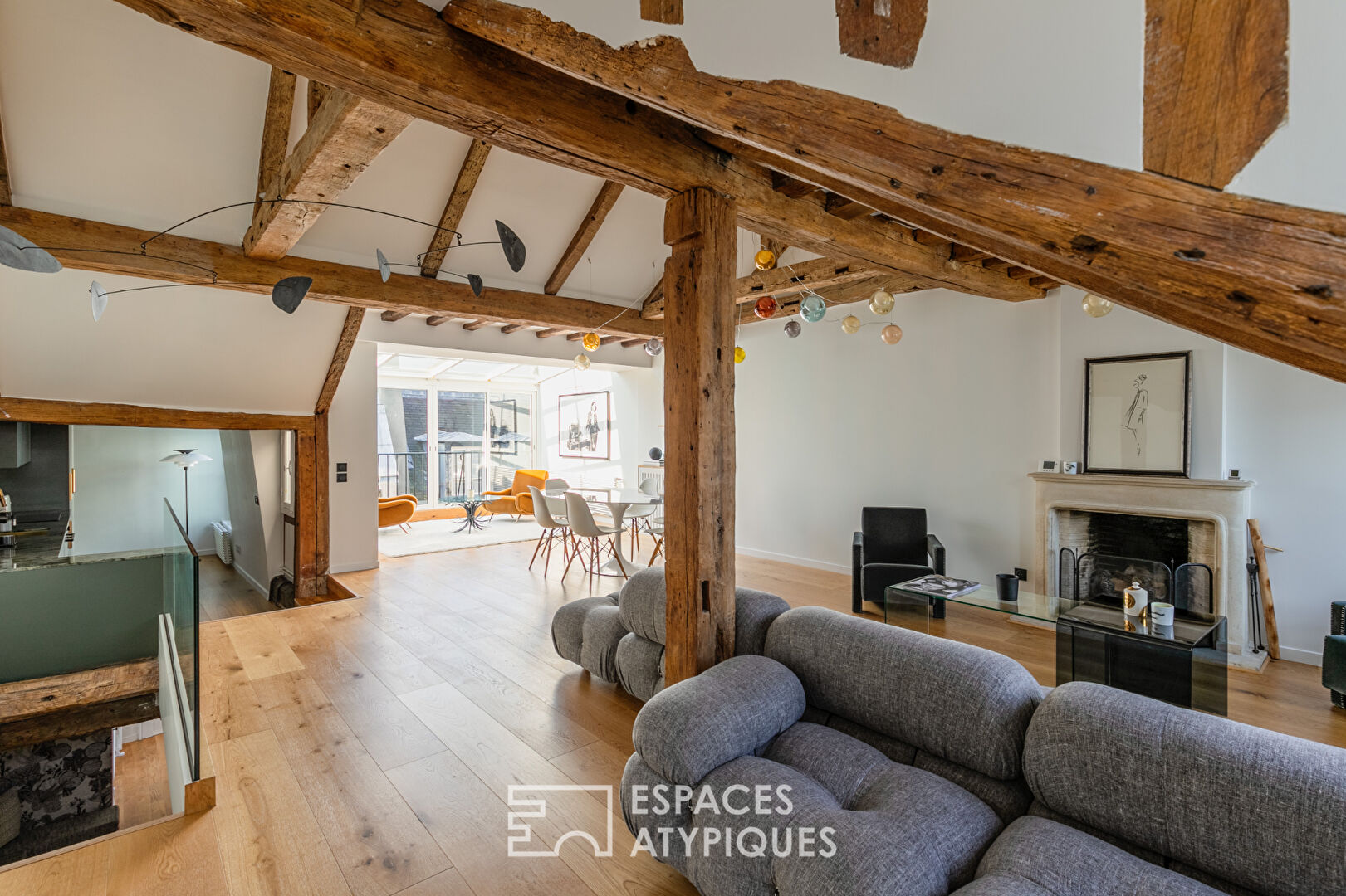 Renovated duplex in the heart of Île Saint-Louis