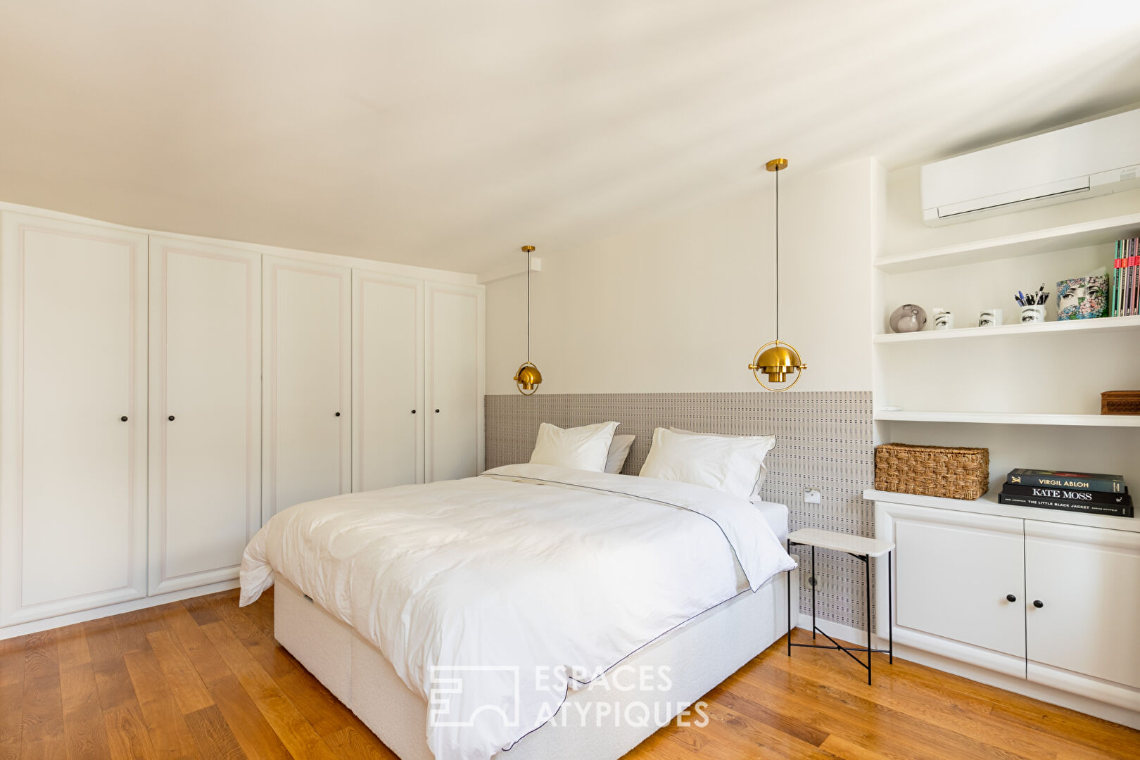 Renovated duplex in the heart of Île Saint-Louis
