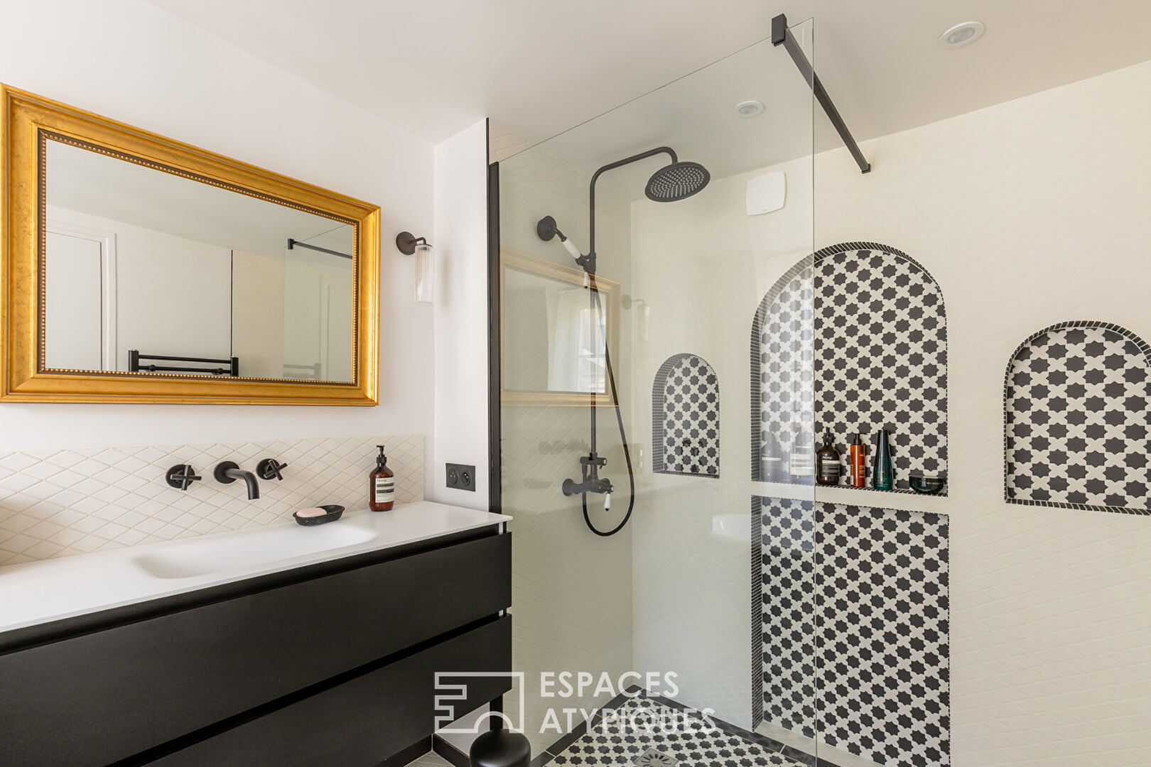 Renovated duplex in the heart of Île Saint-Louis