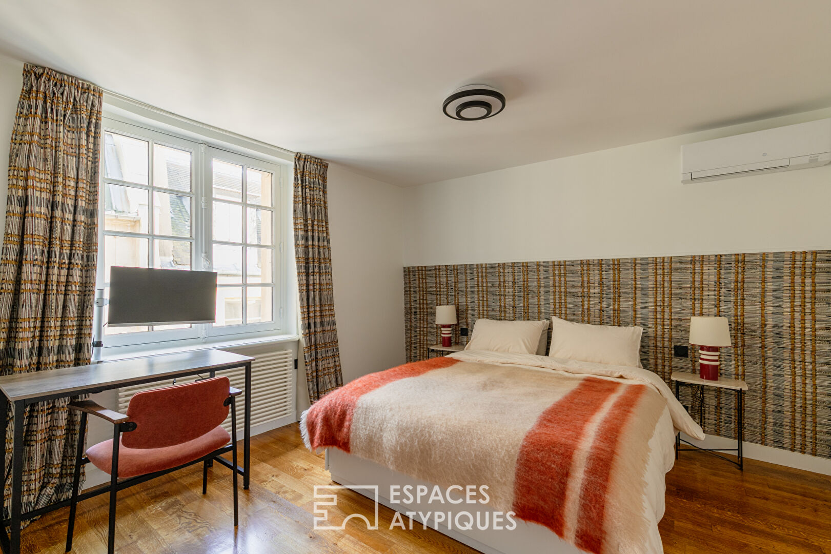 Renovated duplex in the heart of Île Saint-Louis