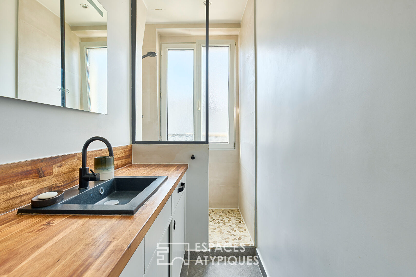 Top floor with a vintage and contemporary feel