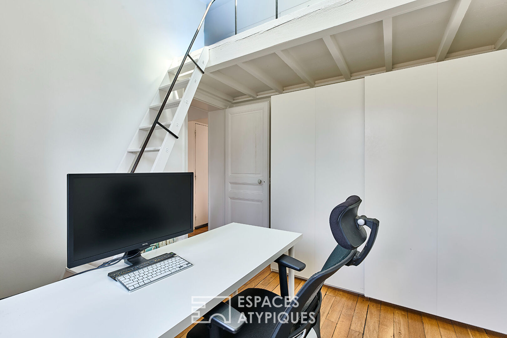 Top floor with a vintage and contemporary feel