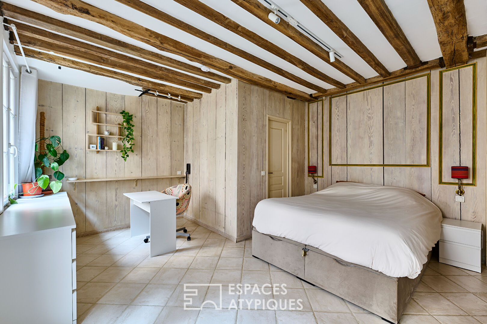 Charming apartment in the heart of the courtyard in Parmentier